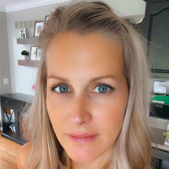 Meet your Posher, Lisa - Picture 1 of 1